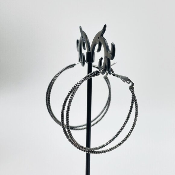 METAL Silver Tone Earrings Textured Hoop Lightweight Modern Fashion Jewelry - Picture 6 of 9